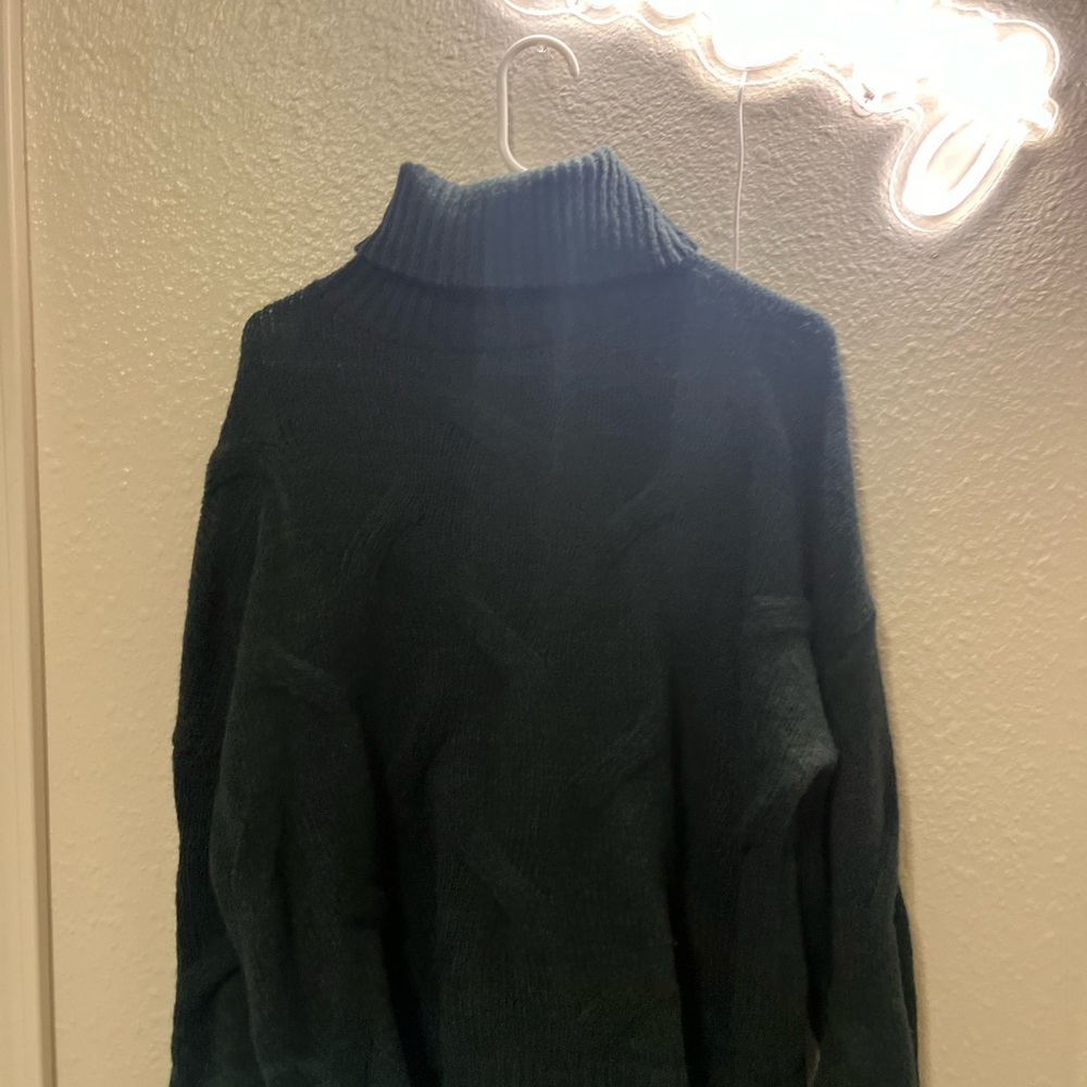 Baggy turtle neck